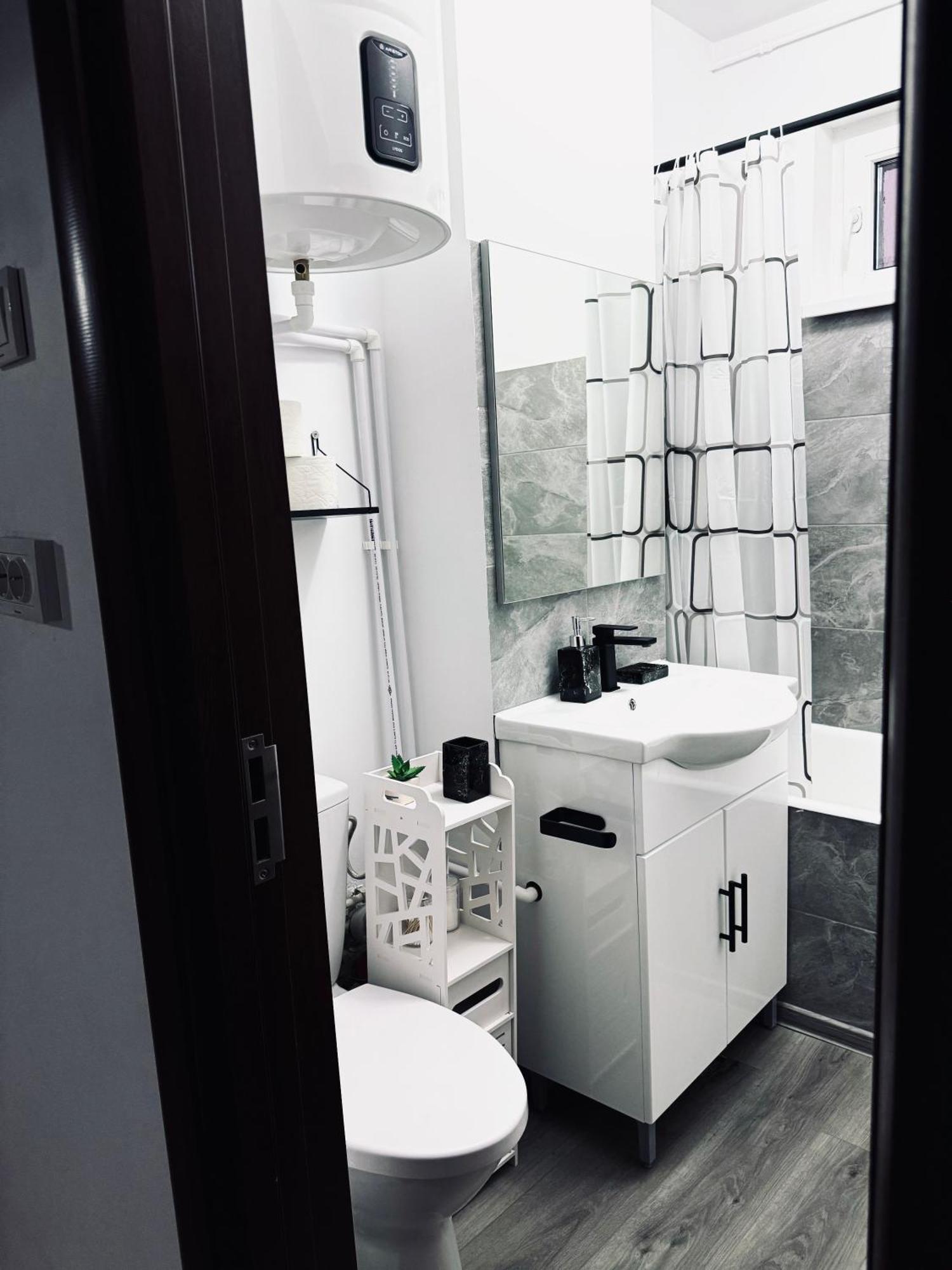 Unde Home Bukares Bagian luar foto