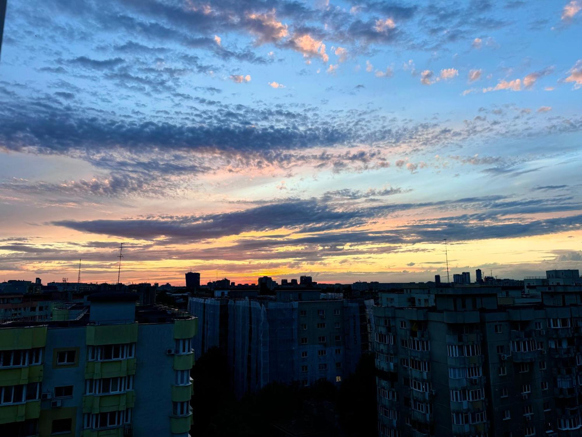 Unde Home Bukares Bagian luar foto
