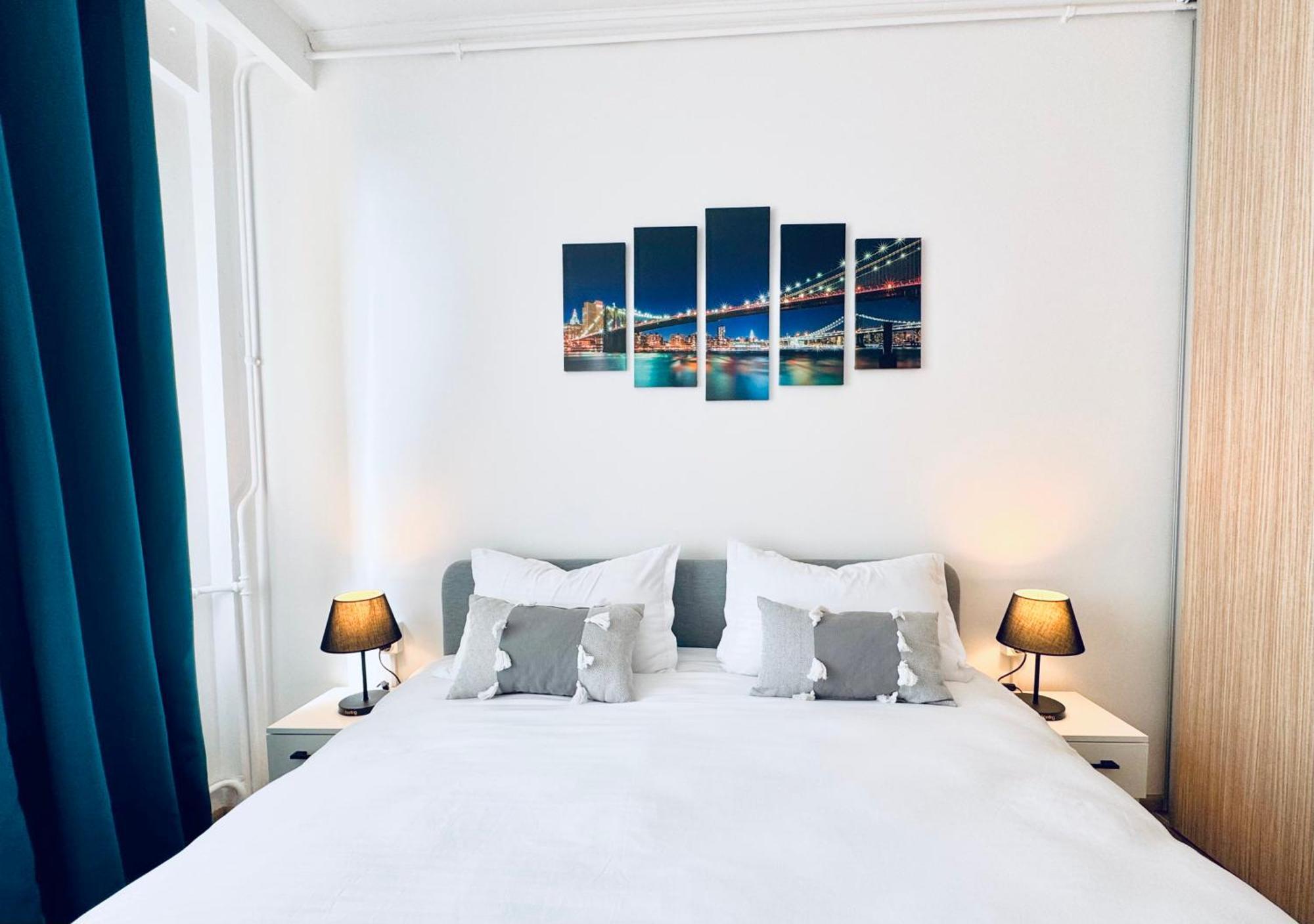 Unde Home Bukares Bagian luar foto