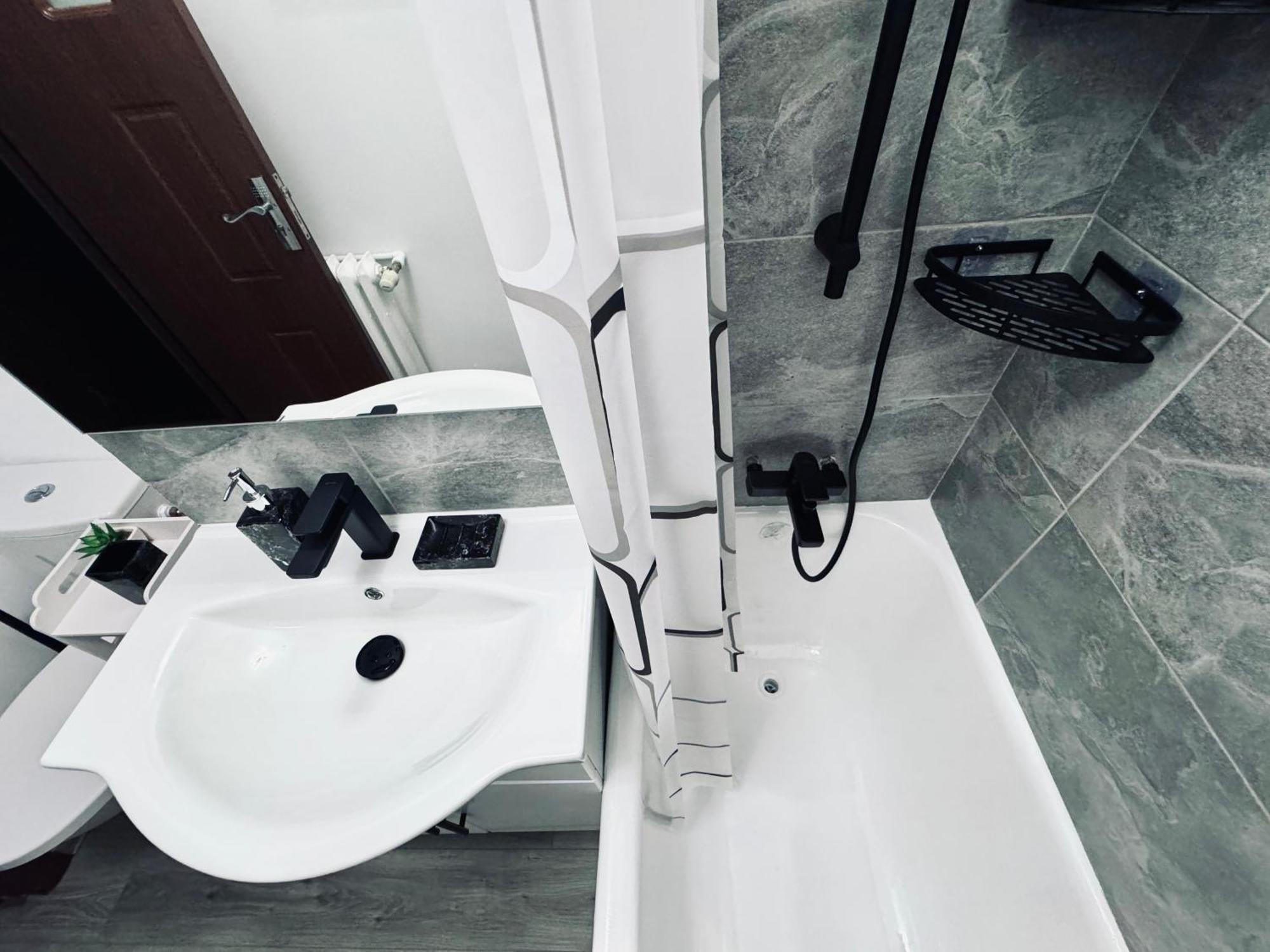 Unde Home Bukares Bagian luar foto