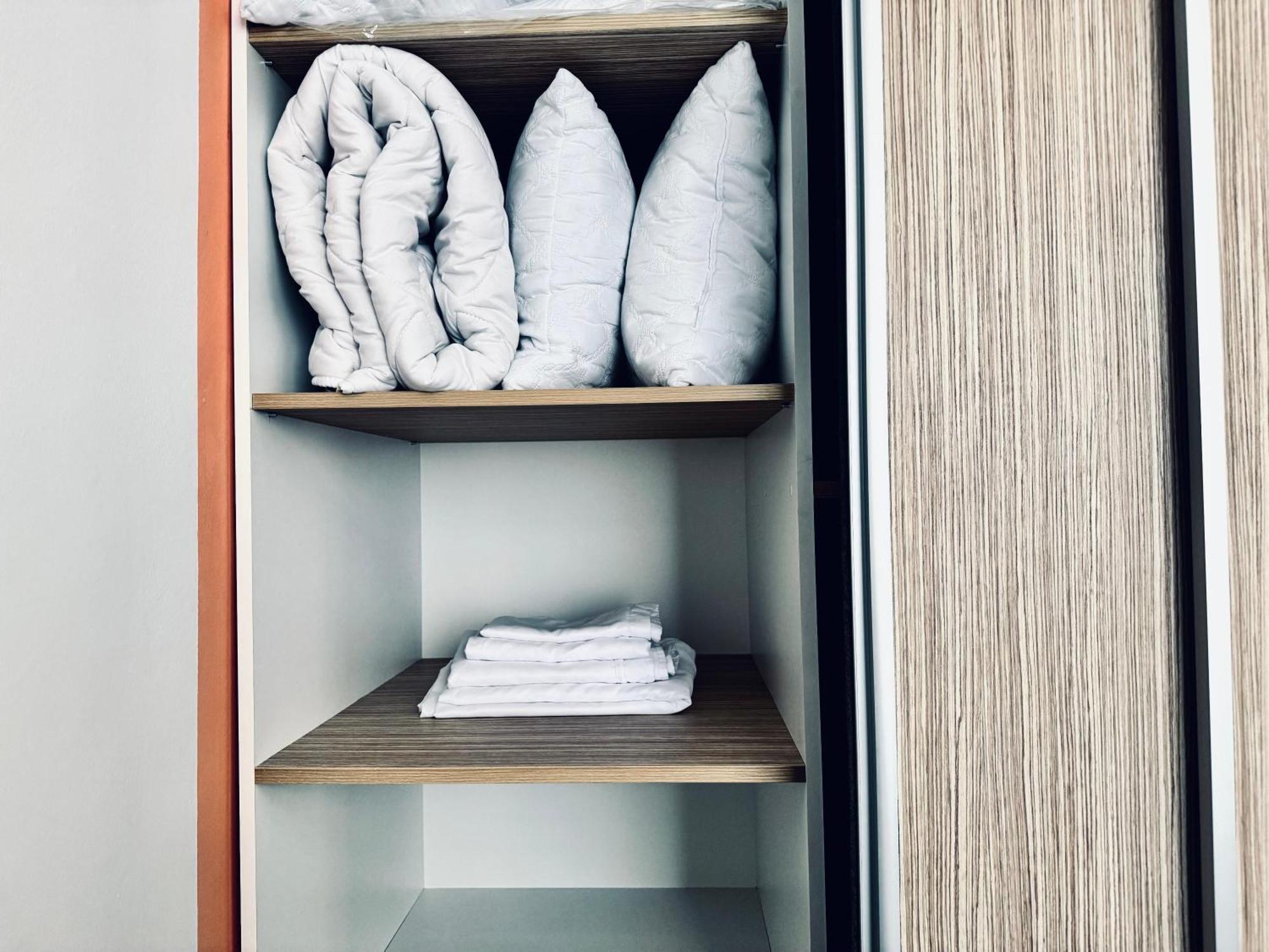 Unde Home Bukares Bagian luar foto