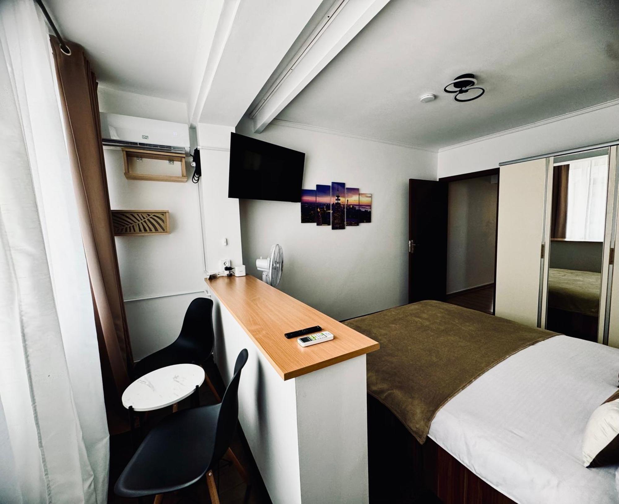 Unde Home Bukares Bagian luar foto