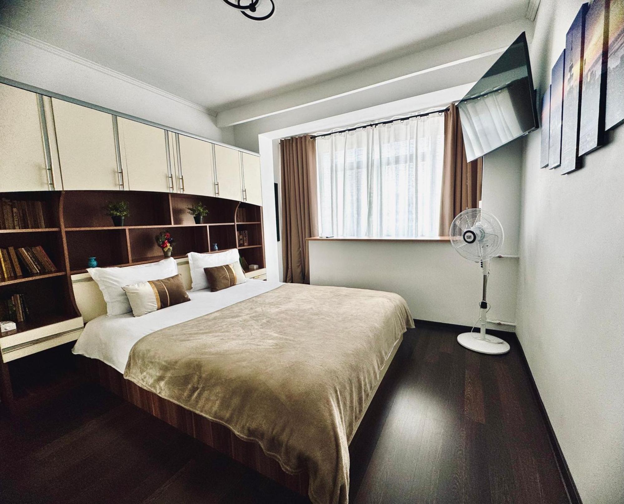 Unde Home Bukares Bagian luar foto